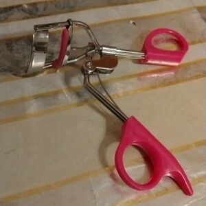 EYELASH CURLES